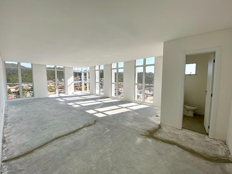 Sala Comercial No Pioneiros em Balneário Camboriú