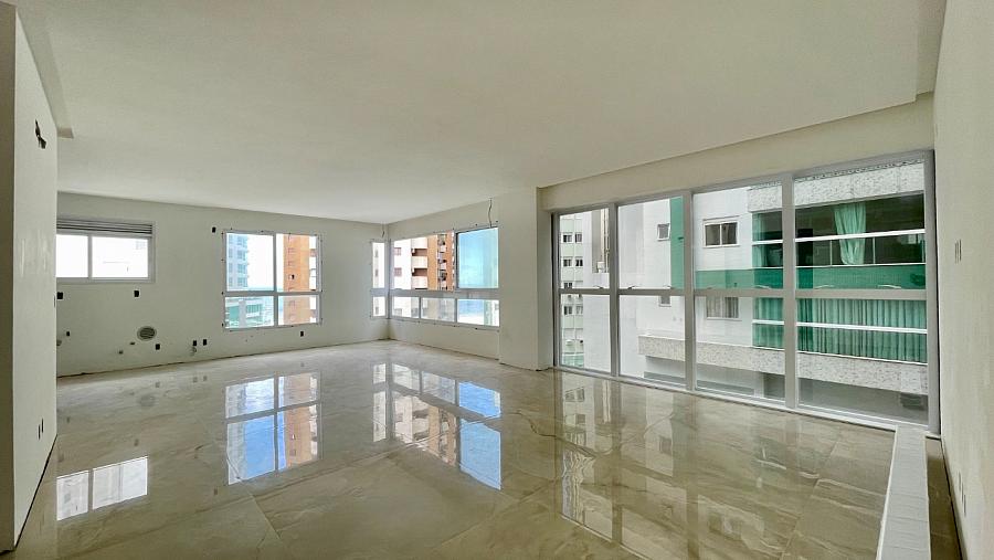 Apartamento Novo com 4 Suítes e 3 Vagas em Balneário Camboriú